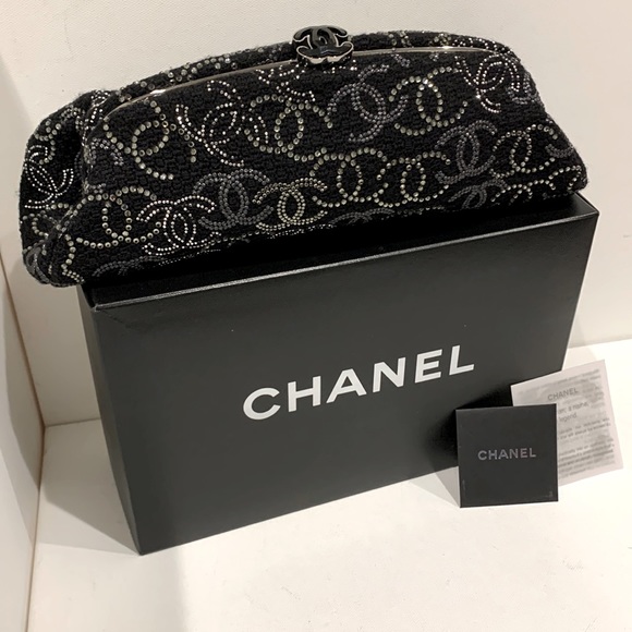 CHANEL Rare 🖤🤍Paris Shanghai Swarovski Studded Crystal Boucle Clutch CC Logo Bag - Picture 12 of 16